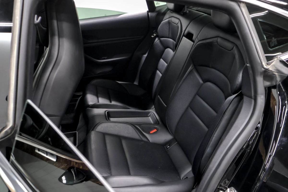 Porsche Taycan photo 32