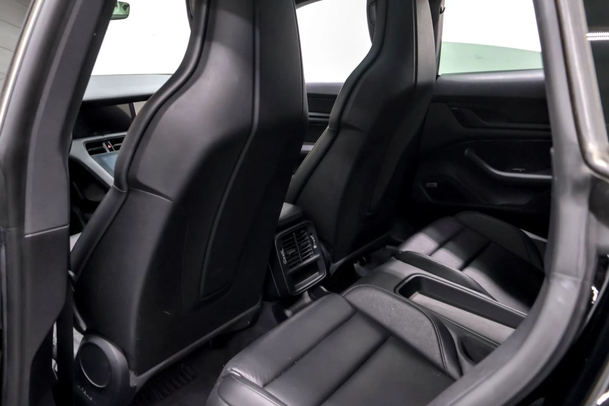 Porsche Taycan photo 33