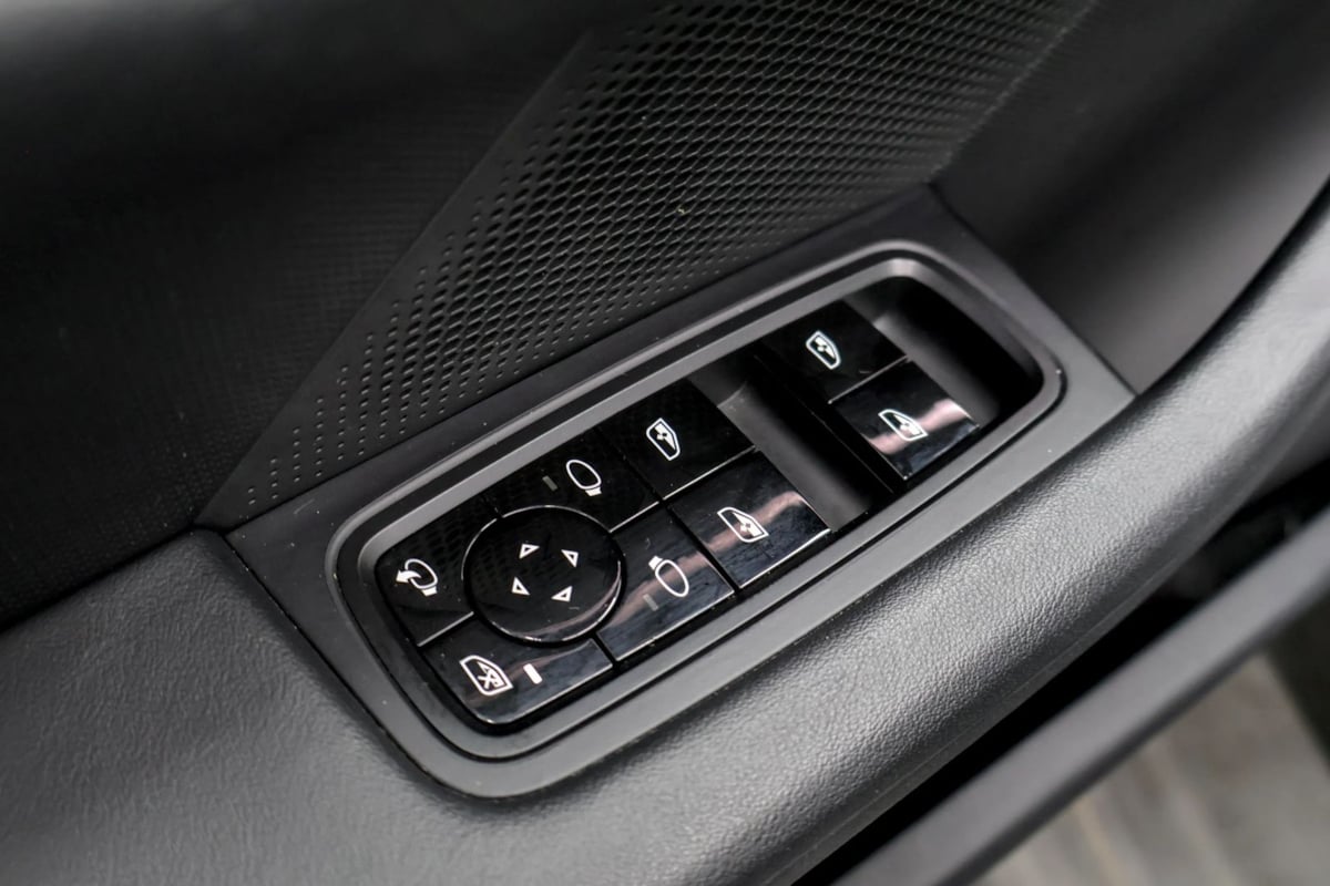 Porsche Taycan photo 35