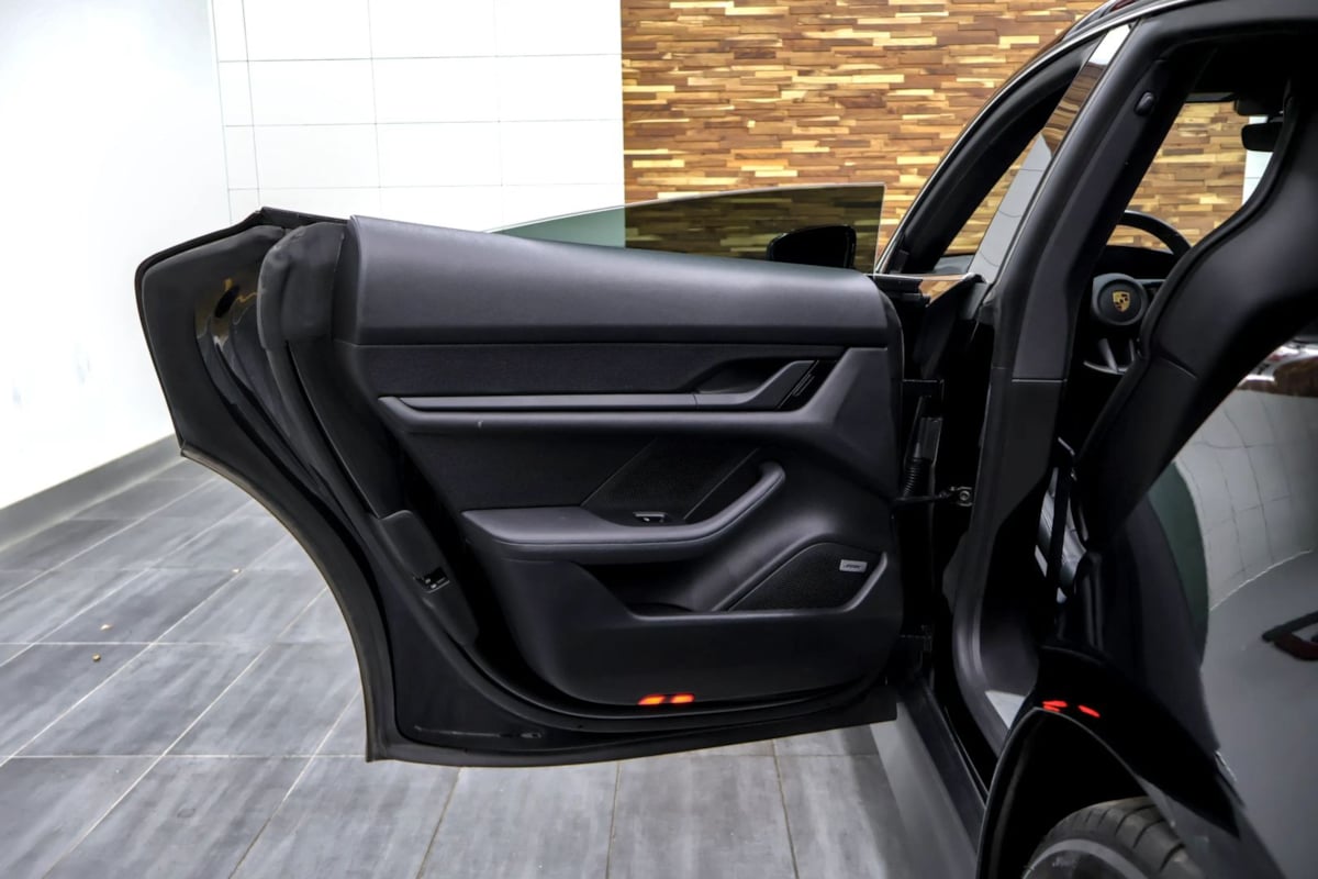 Porsche Taycan photo 37