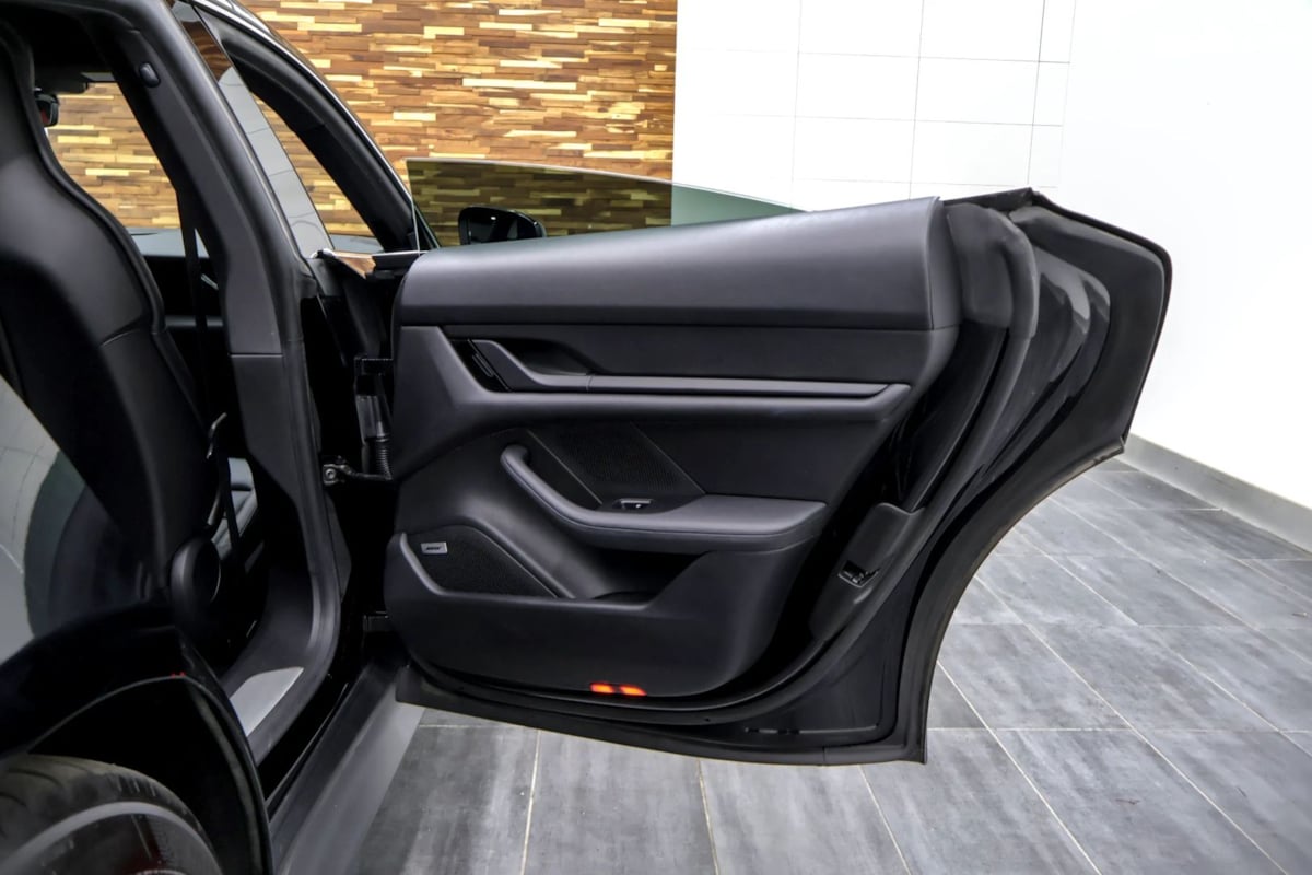 Porsche Taycan photo 39
