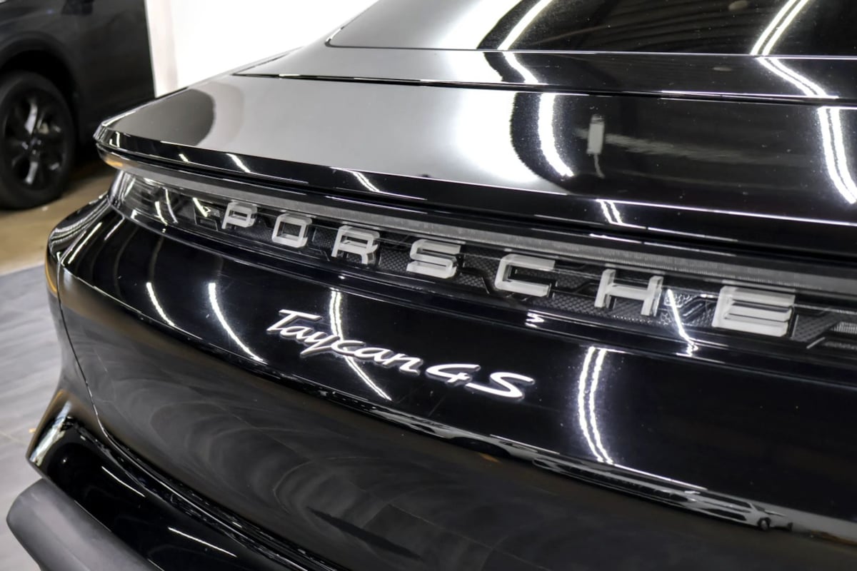 Porsche Taycan photo 41