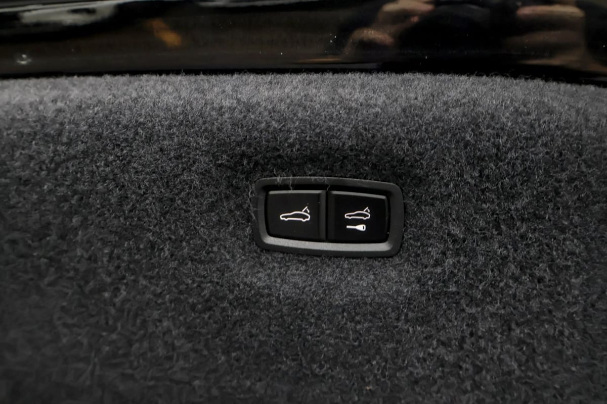 Porsche Taycan photo 47