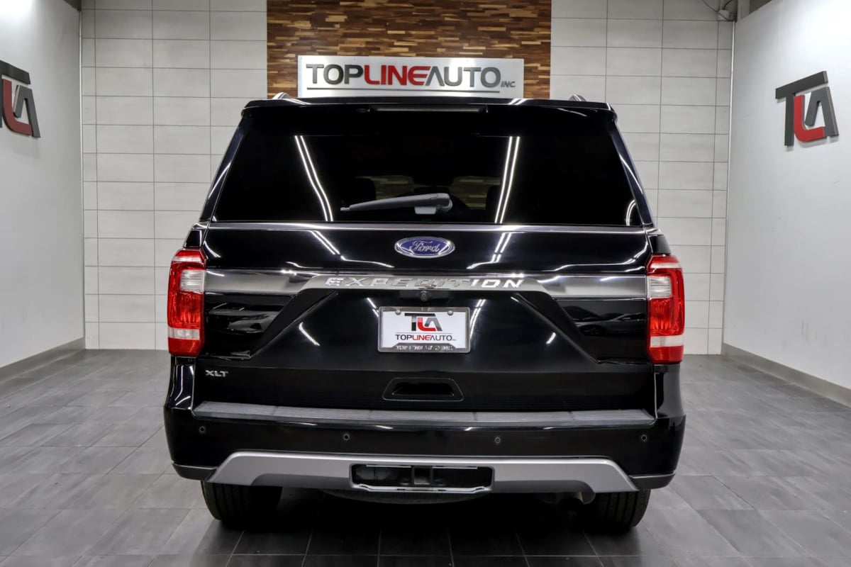 Photo 8 of this Ford Expedition