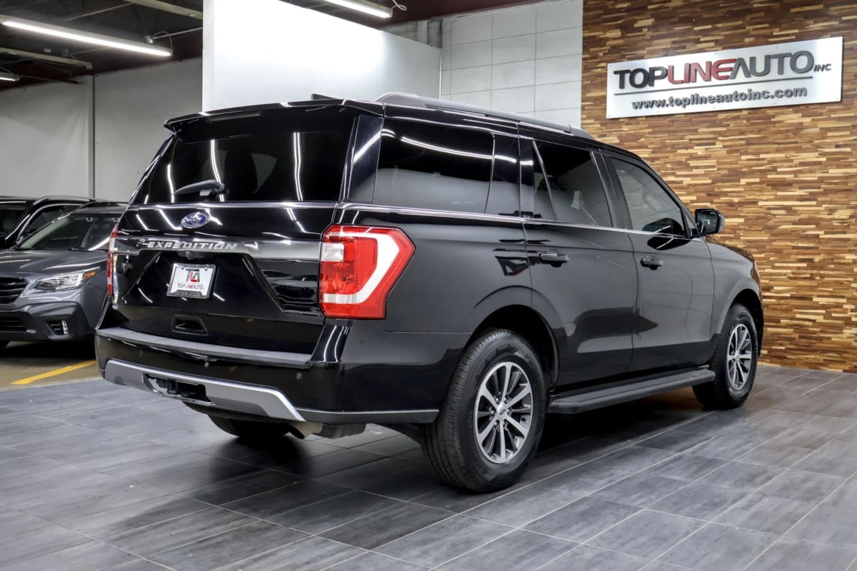 Photo 9 of this Ford Expedition