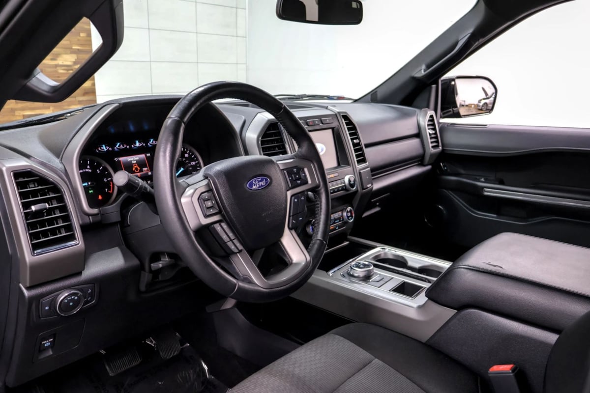 Photo 10 of this Ford Expedition
