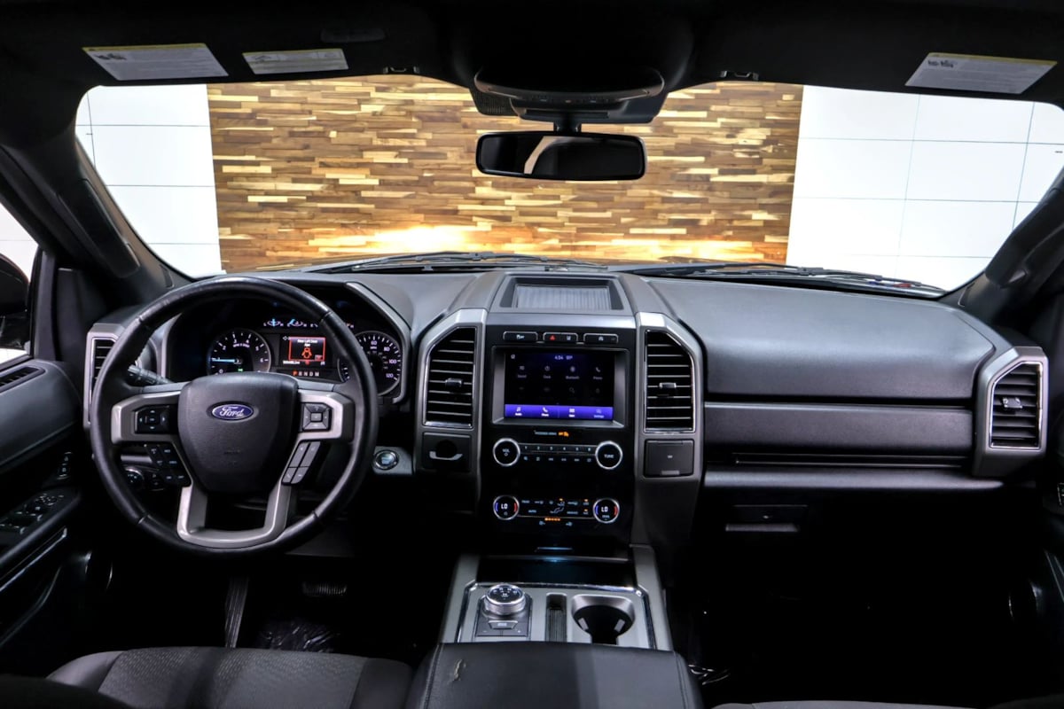 Photo 11 of this Ford Expedition