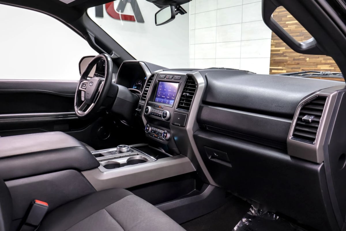 Photo 12 of this Ford Expedition