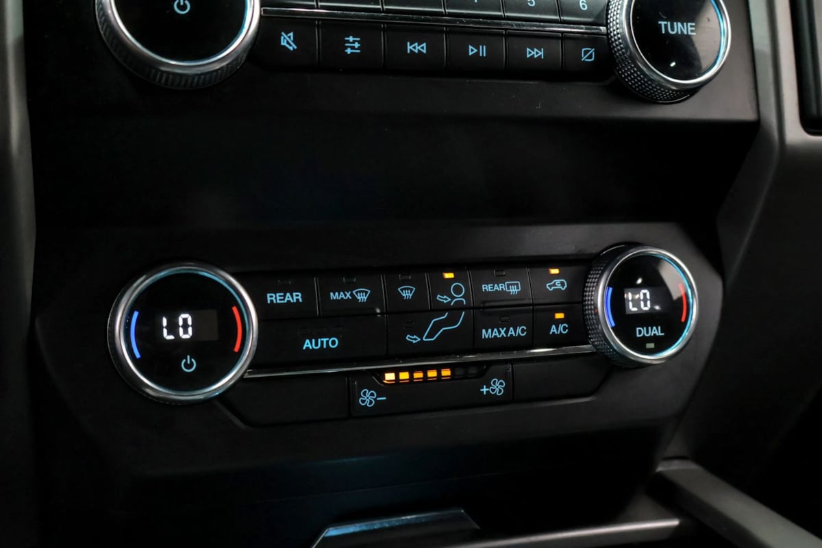 Photo 19 of this Ford Expedition