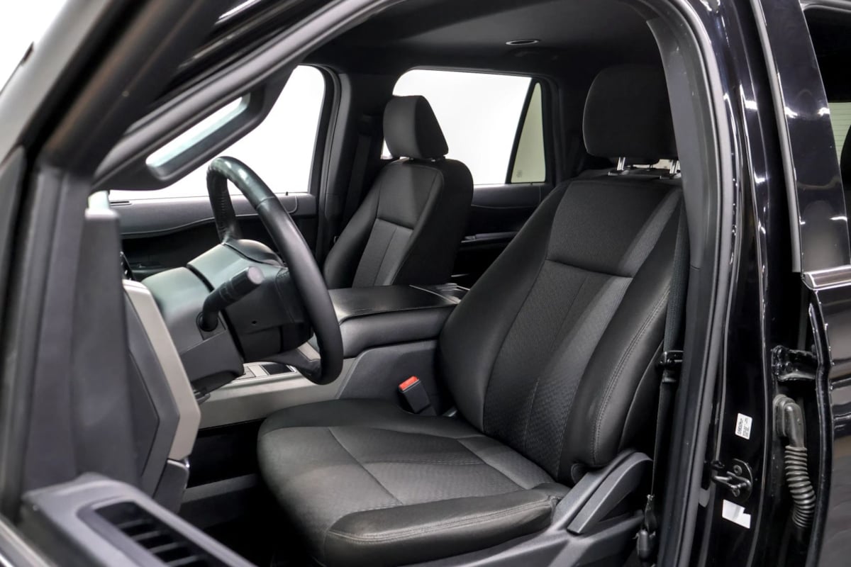 Photo 27 of this Ford Expedition