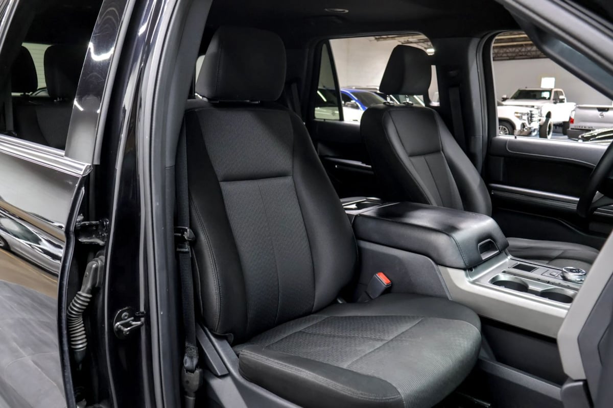 Photo 28 of this Ford Expedition