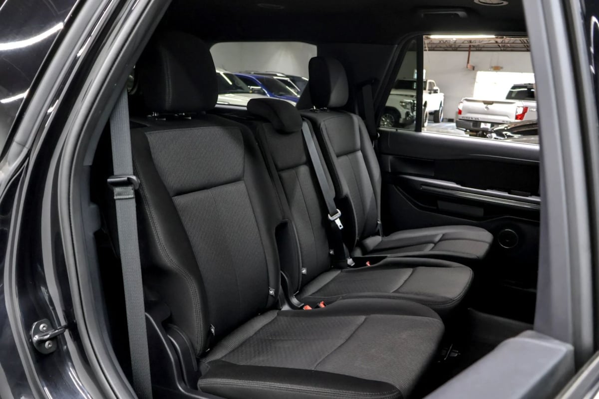 Photo 29 of this Ford Expedition