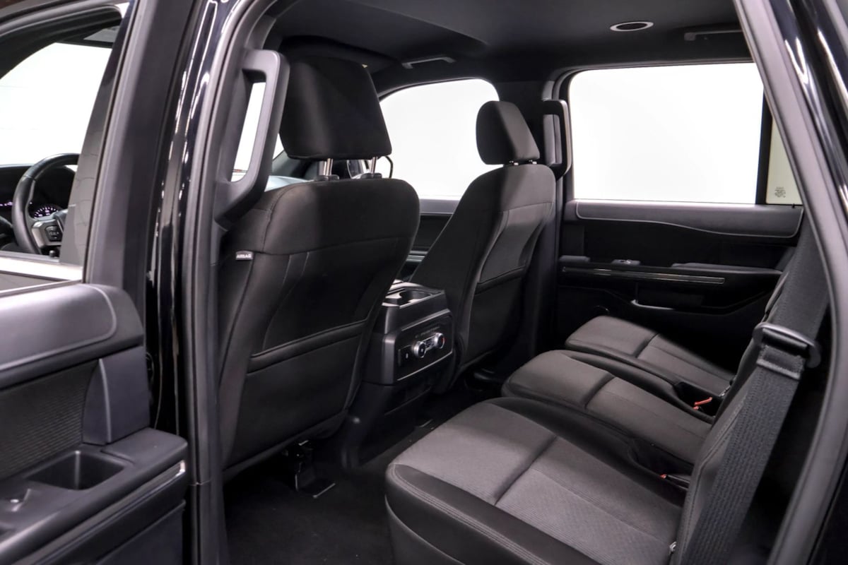 Photo 32 of this Ford Expedition