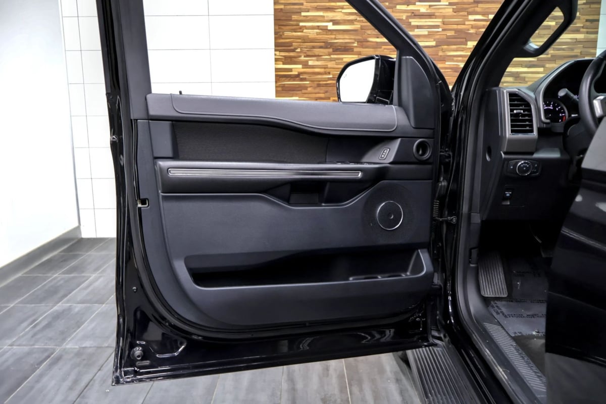 Photo 36 of this Ford Expedition