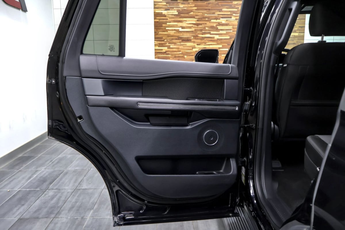 Photo 37 of this Ford Expedition