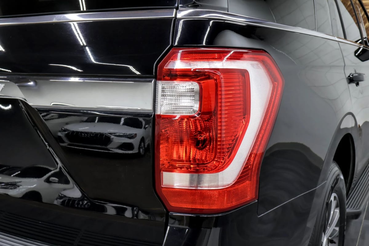Photo 41 of this Ford Expedition