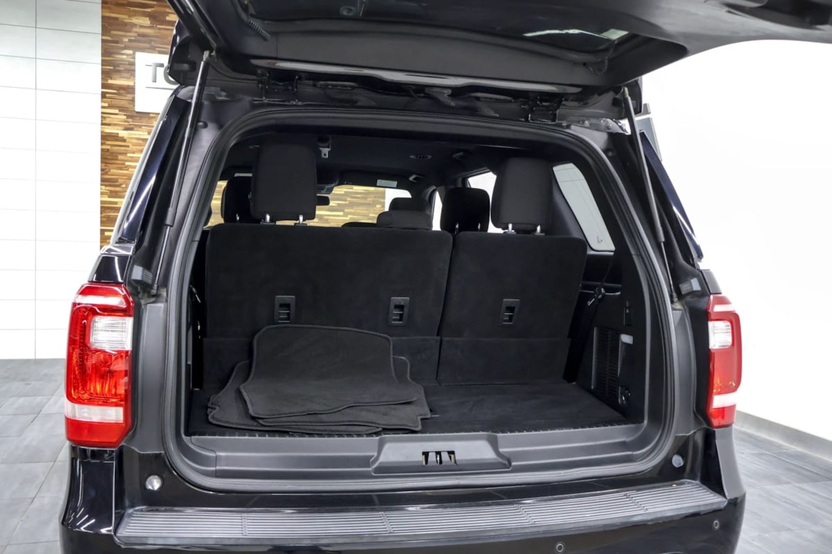 Photo 45 of this Ford Expedition