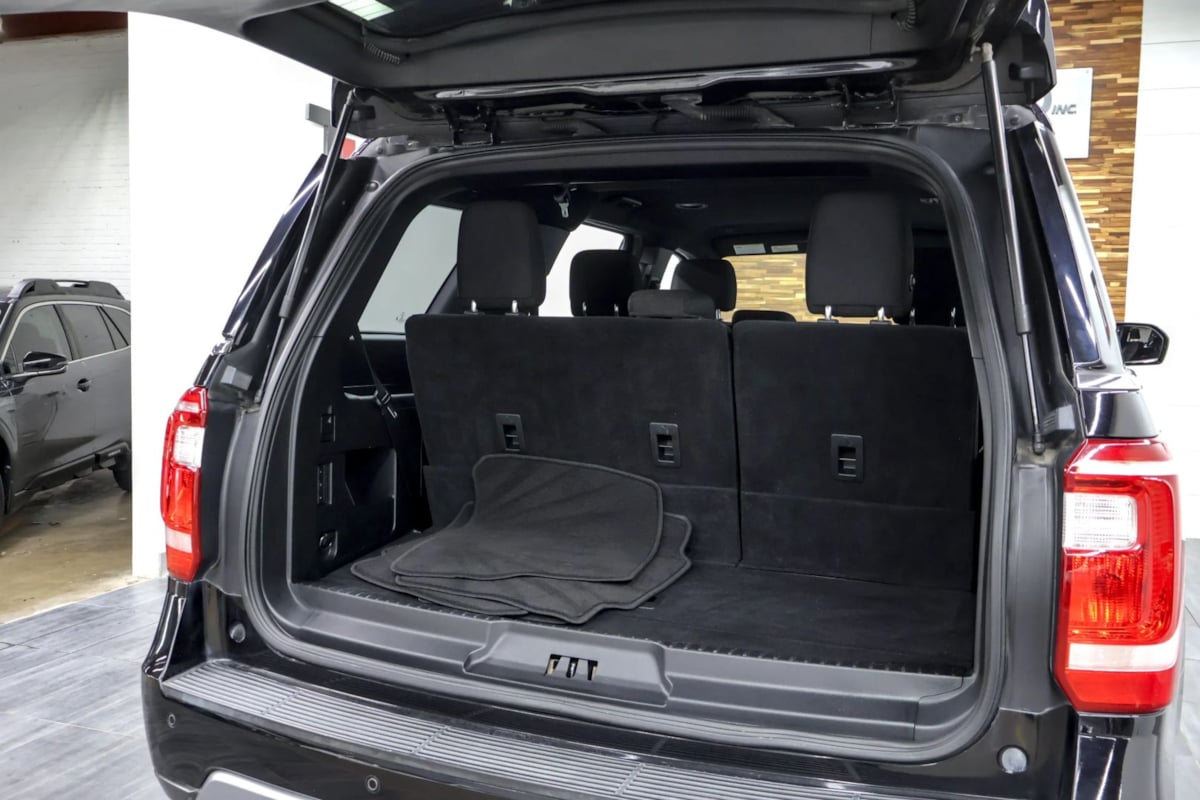 Photo 46 of this Ford Expedition