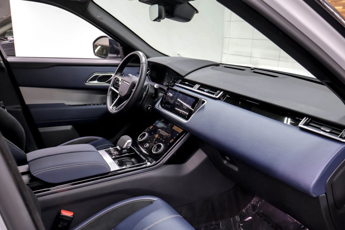 Land Rover Range Rover Velar photo 12