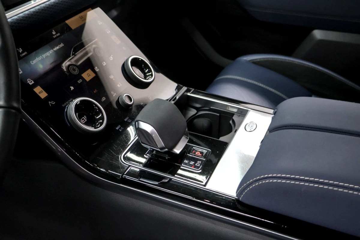 Land Rover Range Rover Velar photo 17