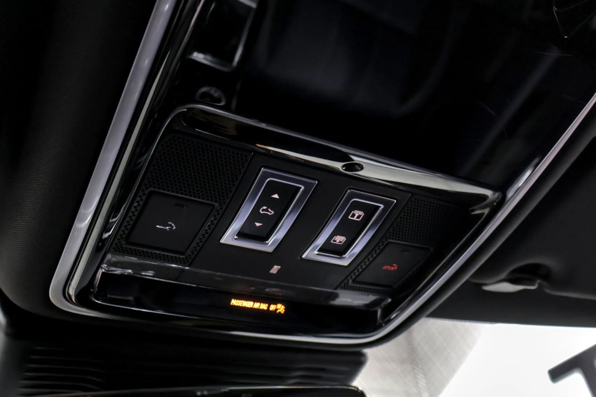 Land Rover Range Rover Velar photo 25