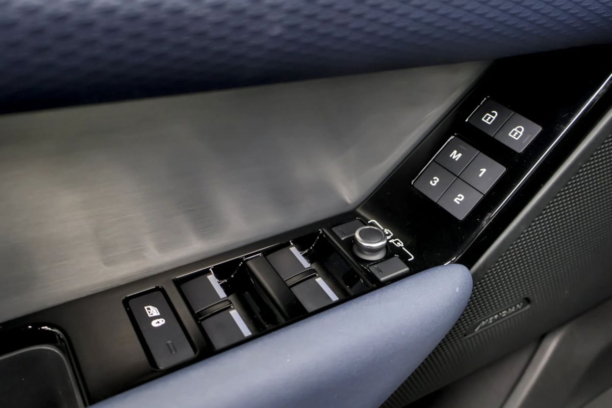 Land Rover Range Rover Velar photo 34