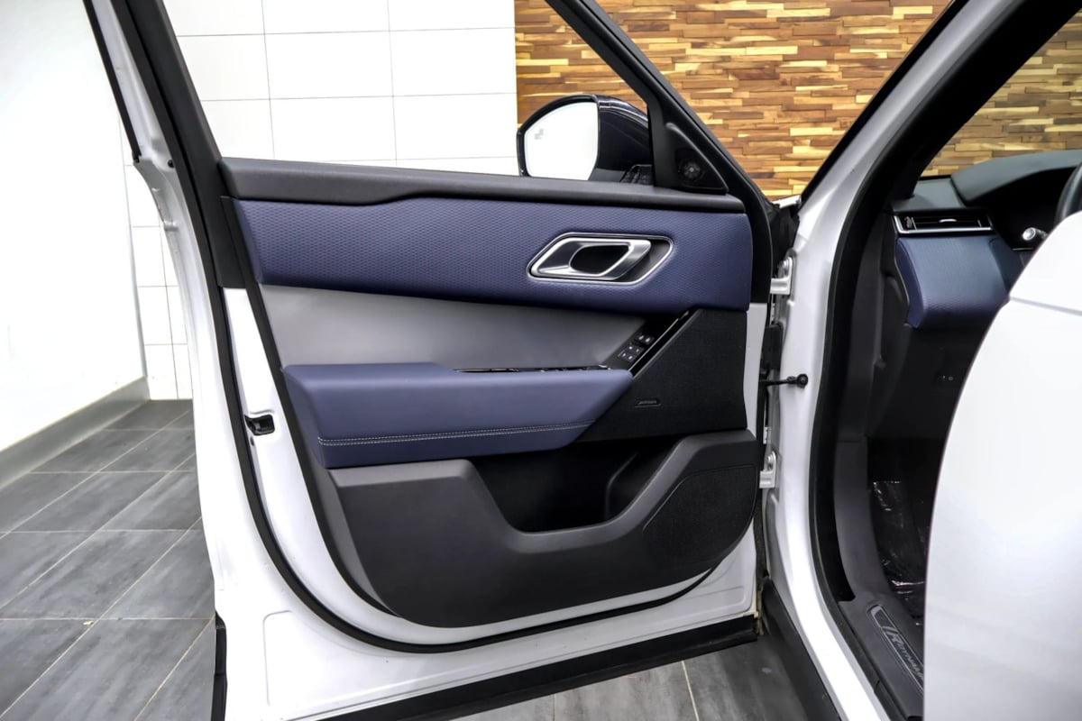 Land Rover Range Rover Velar photo 35