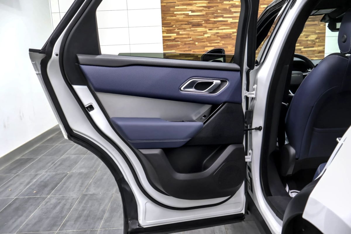 Land Rover Range Rover Velar photo 36