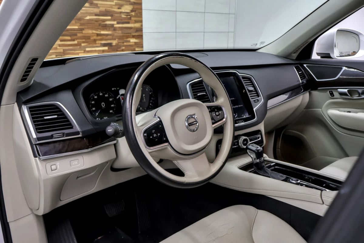 Photo 10 of this Volvo XC90