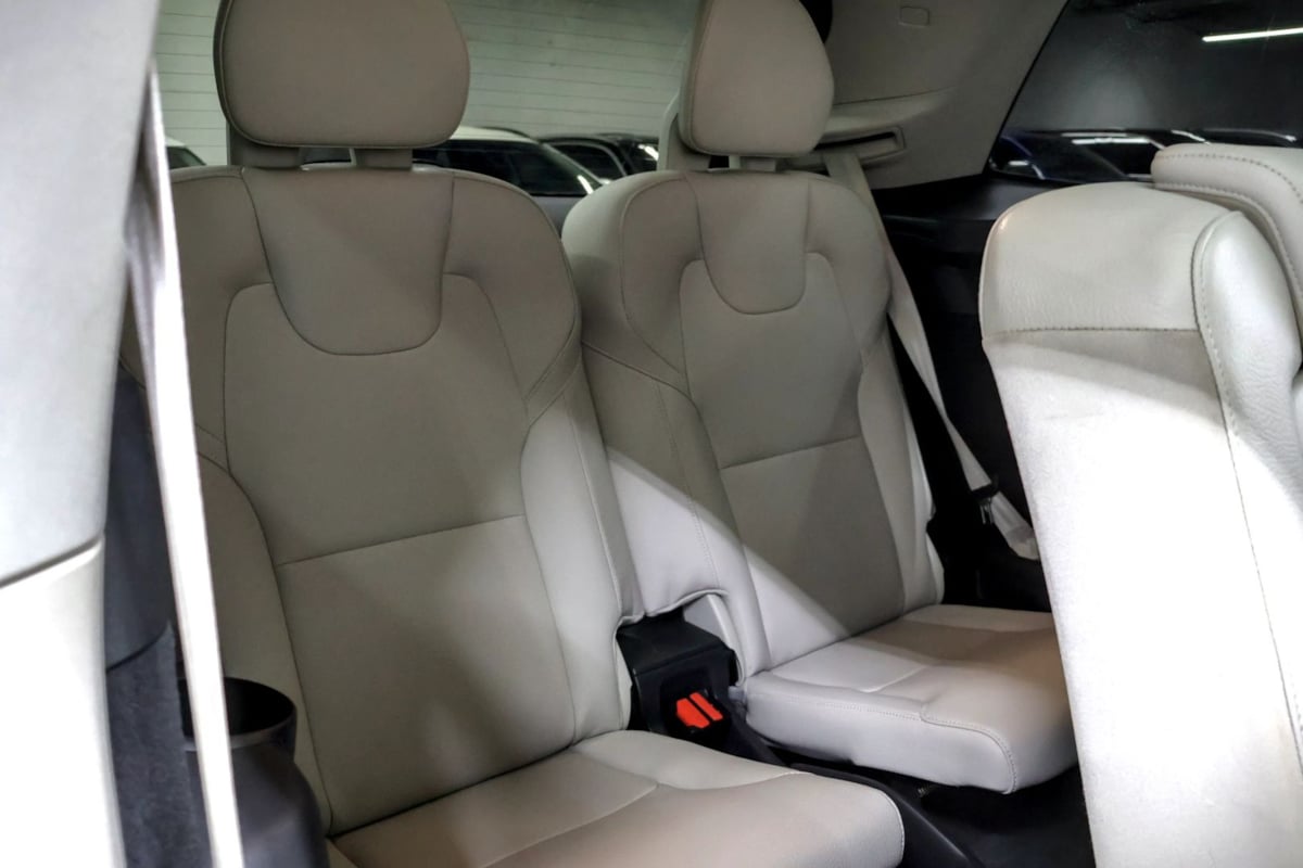 Photo 32 of this Volvo XC90