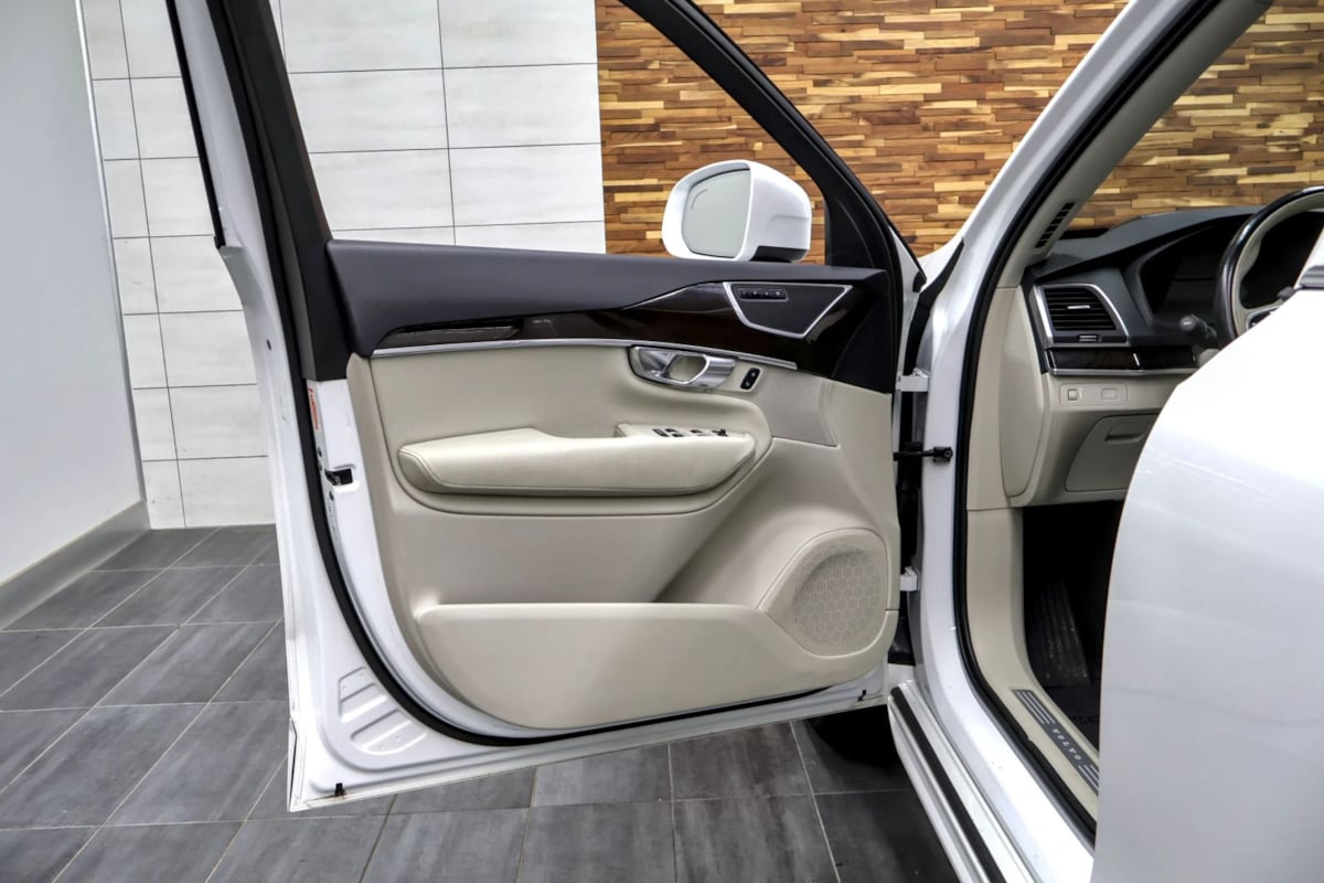 Photo 35 of this Volvo XC90