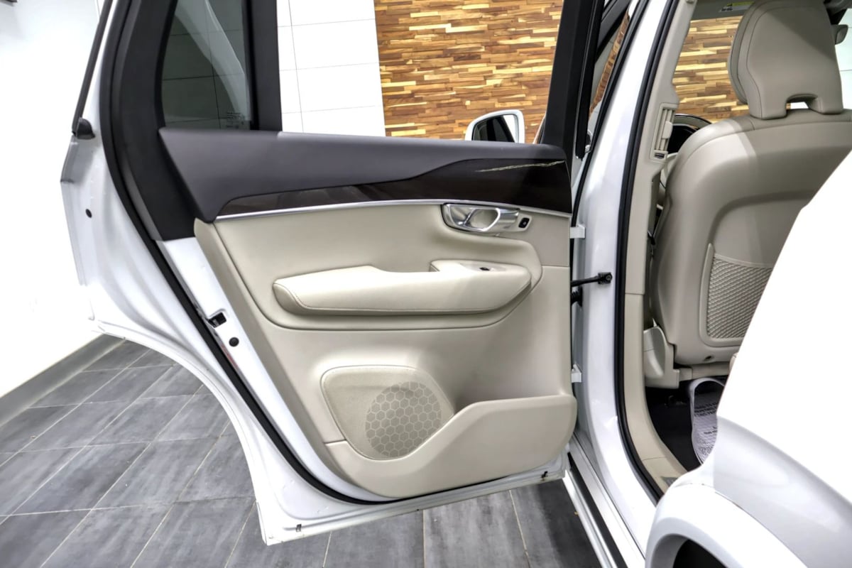 Photo 36 of this Volvo XC90