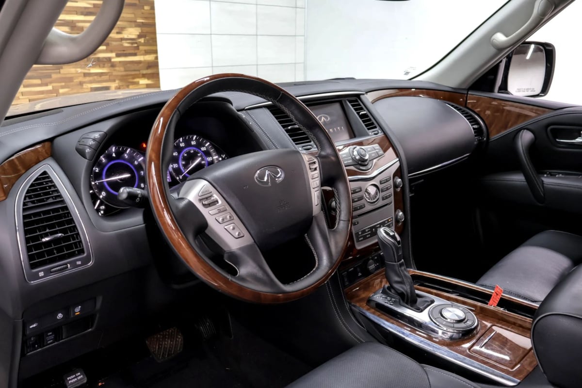 Photo 10 of this INFINITI QX80