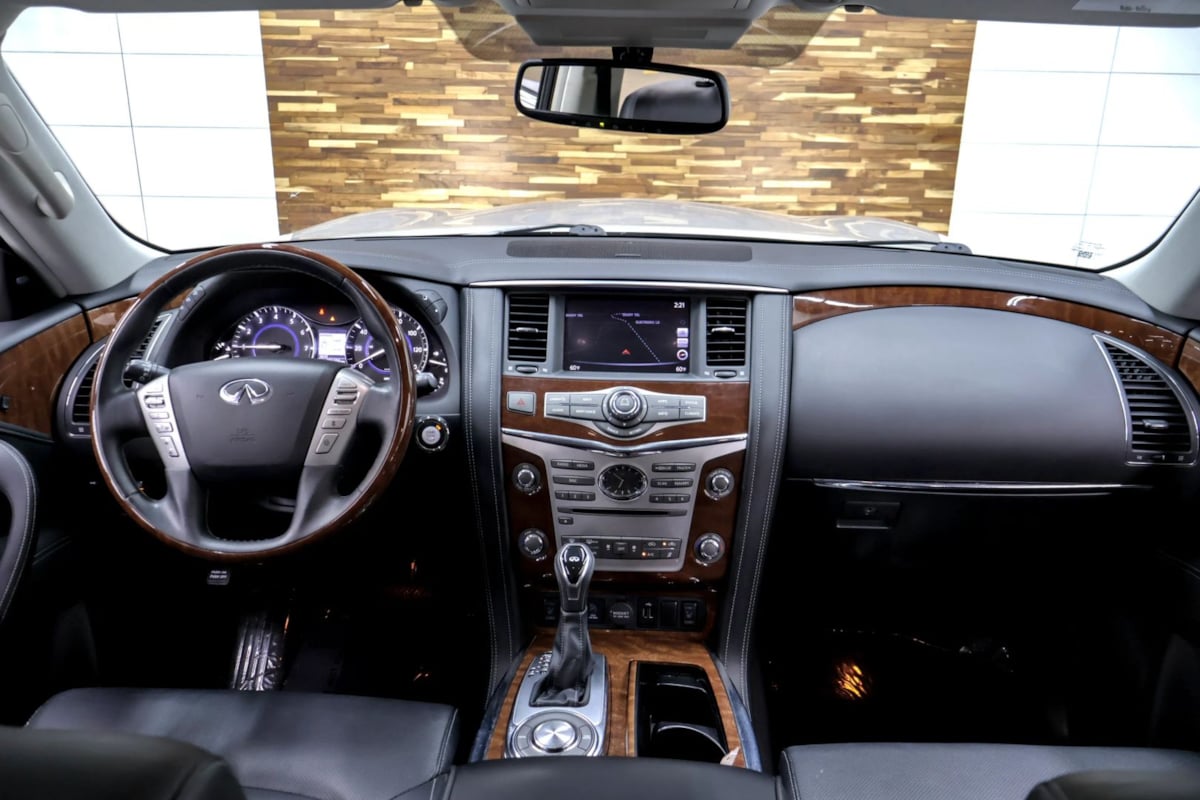 Photo 11 of this INFINITI QX80