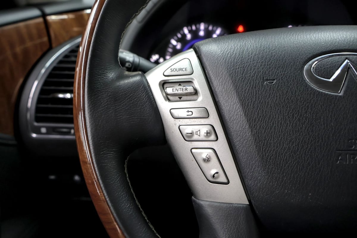 Photo 14 of this INFINITI QX80