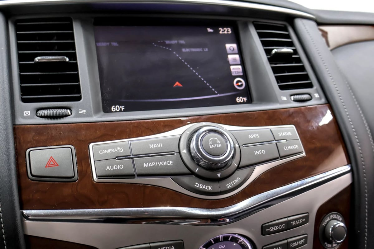 Photo 21 of this INFINITI QX80