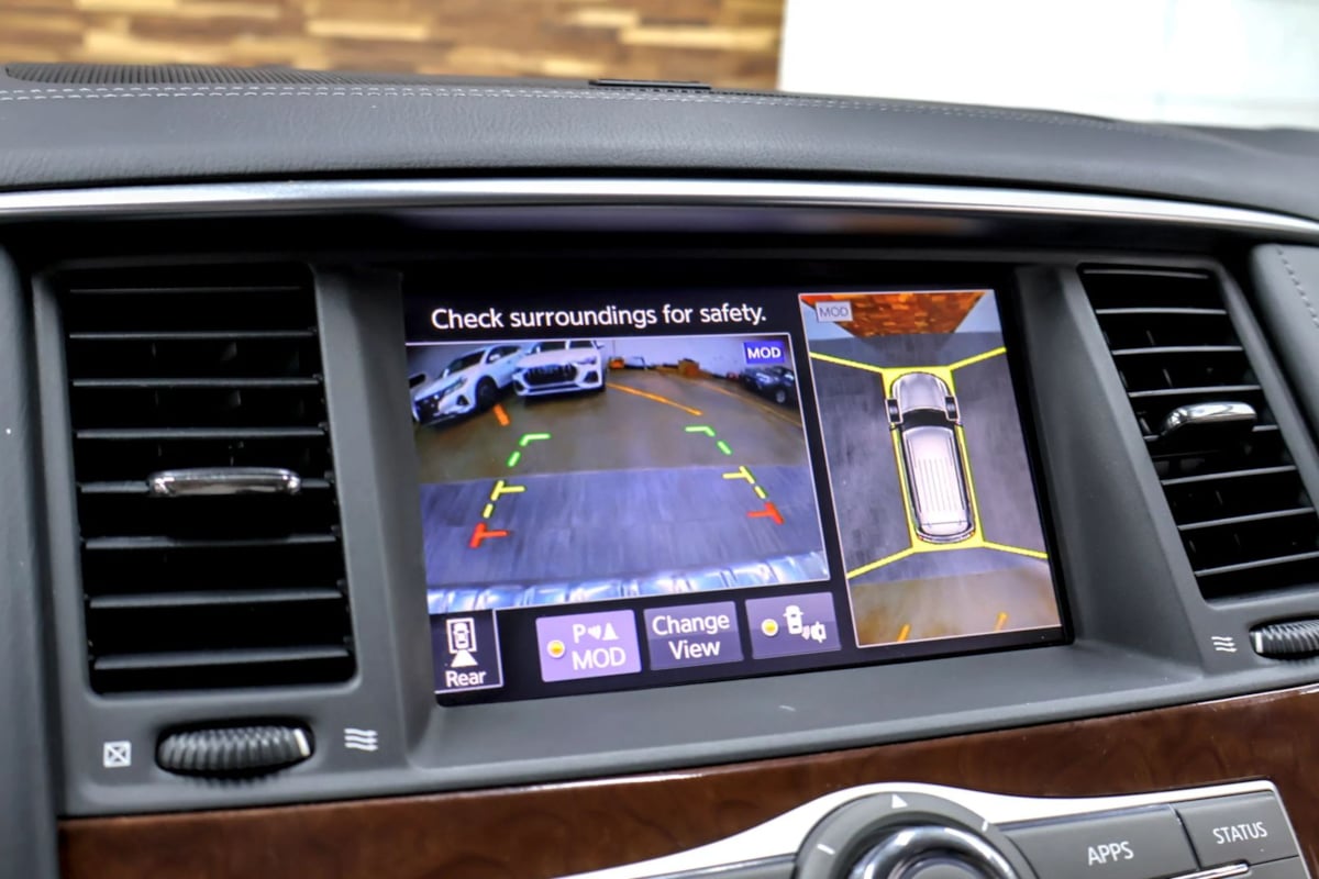 Photo 23 of this INFINITI QX80