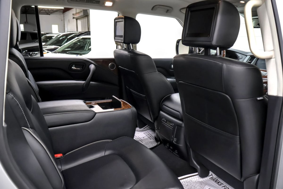 Photo 32 of this INFINITI QX80