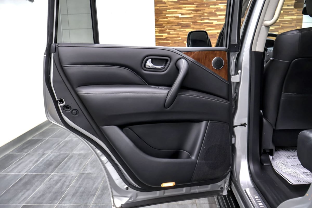 Photo 39 of this INFINITI QX80
