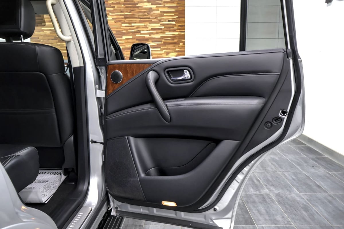 Photo 41 of this INFINITI QX80