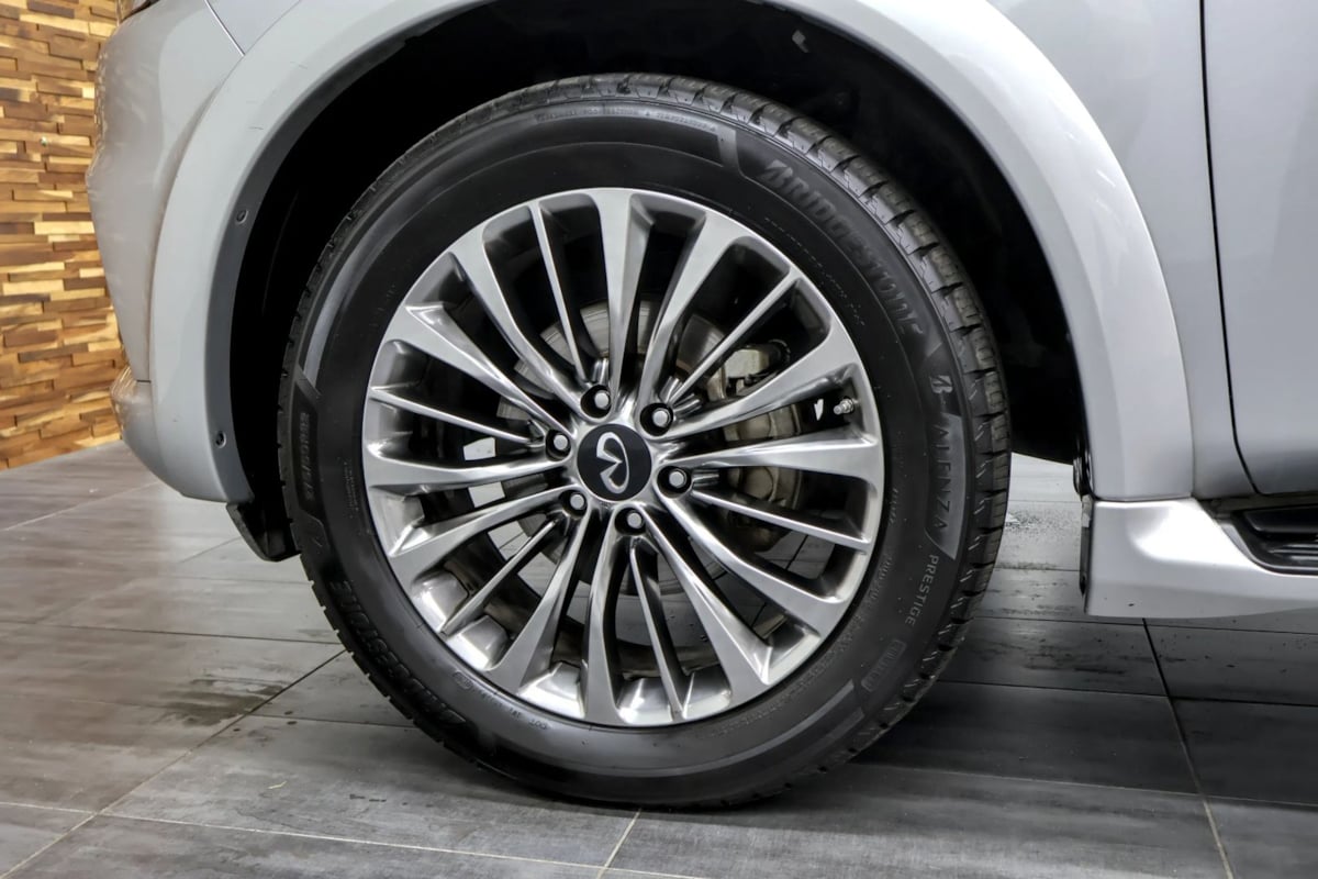 Photo 44 of this INFINITI QX80
