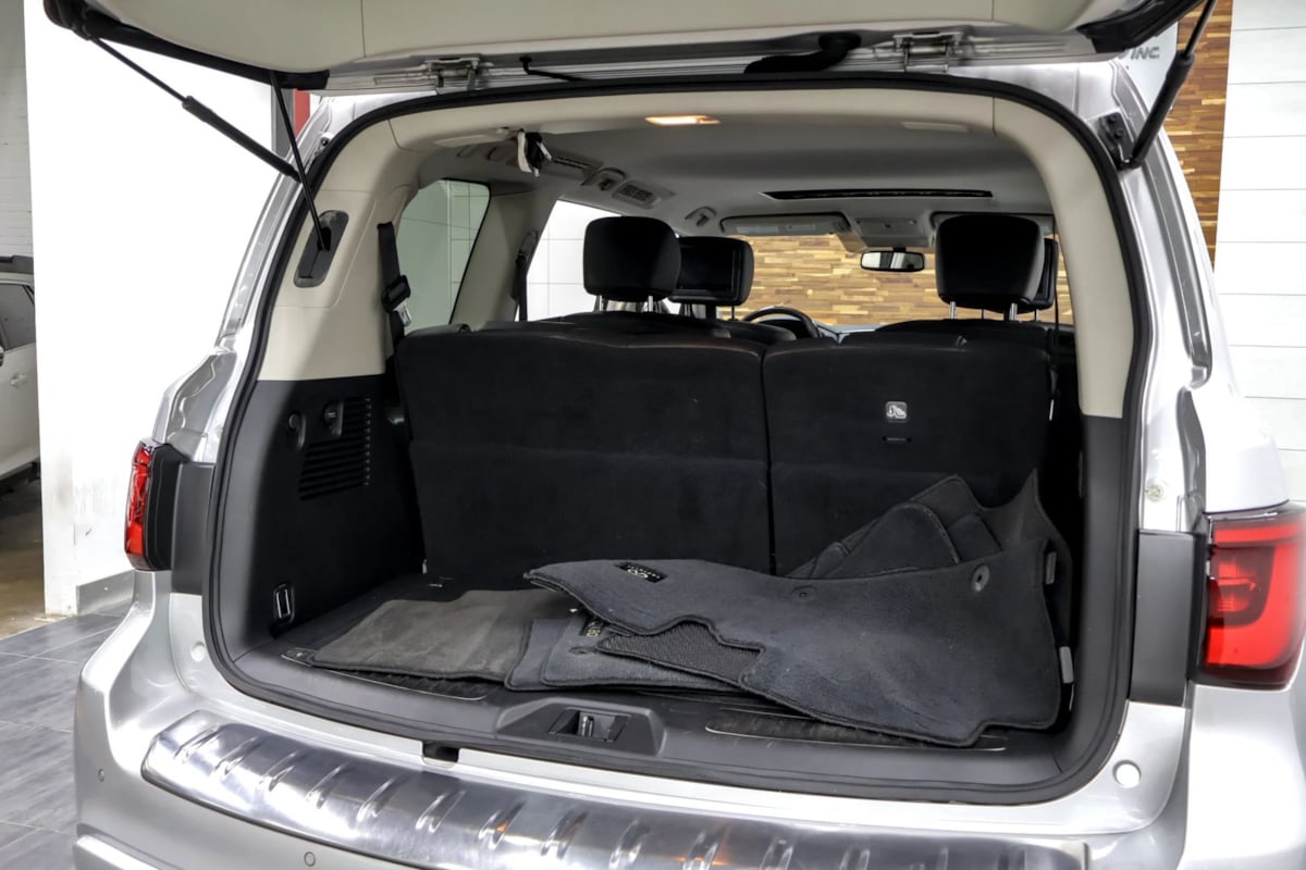 Photo 48 of this INFINITI QX80