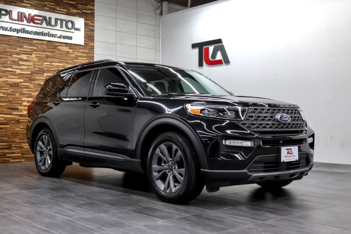 Photo 2 of this Ford Explorer