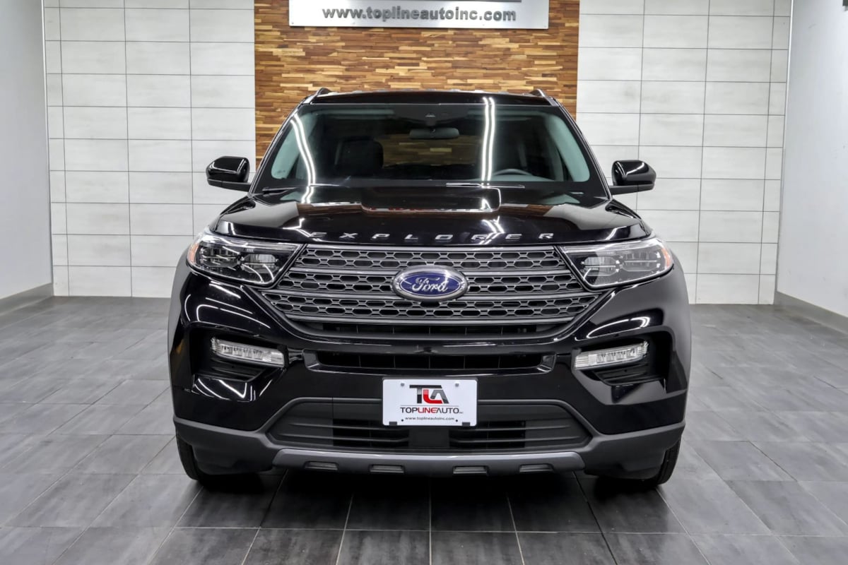 Photo 3 of this Ford Explorer