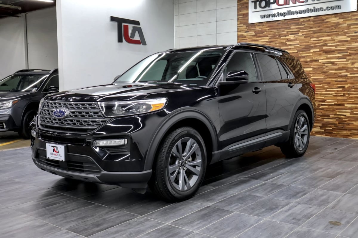 Photo 4 of this Ford Explorer