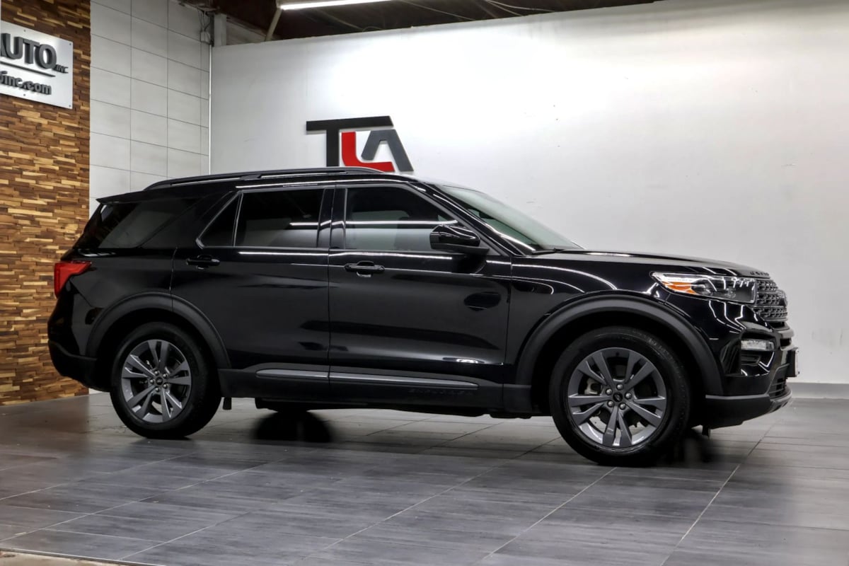 Photo 5 of this Ford Explorer