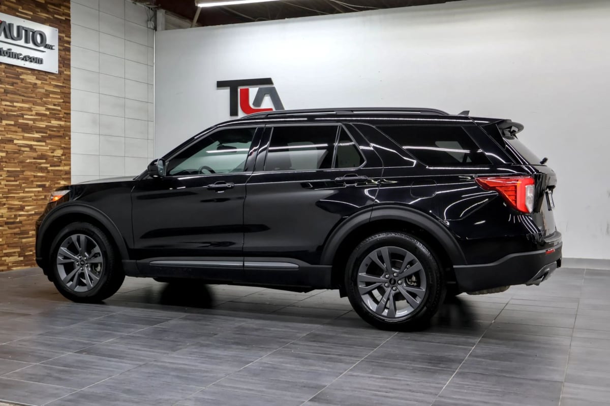 Photo 6 of this Ford Explorer