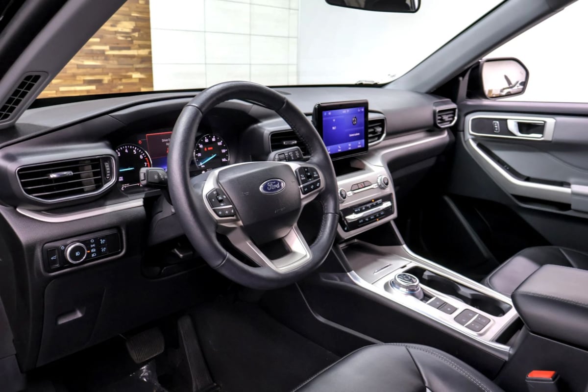 Photo 10 of this Ford Explorer