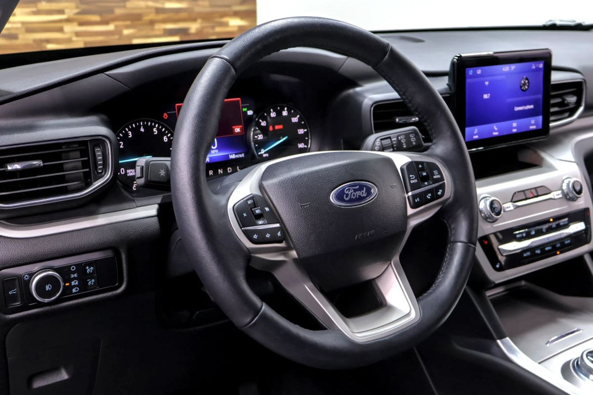 Photo 13 of this Ford Explorer