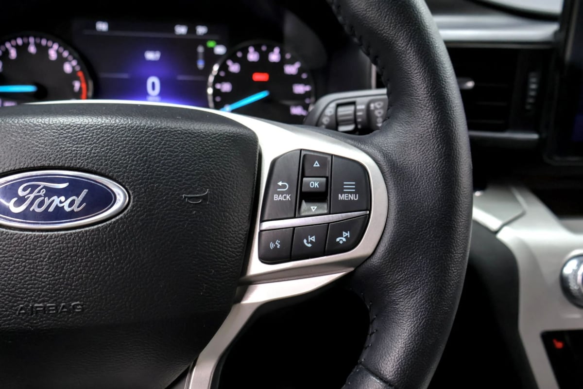 Photo 15 of this Ford Explorer
